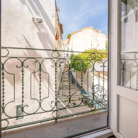Guestready - Homely Base Near Castle * Lisbona